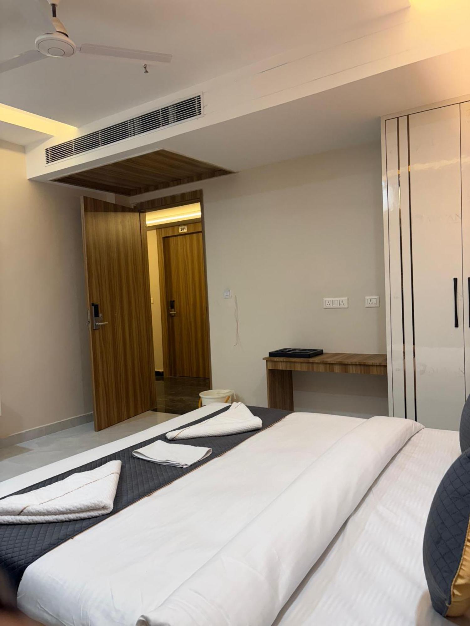 The Janki Hotel Ayodhya Eksteriør billede