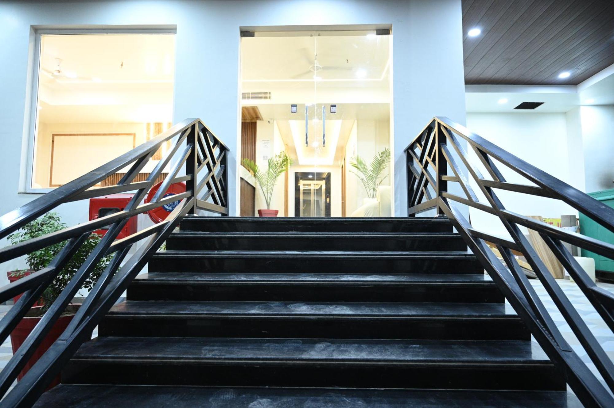 The Janki Hotel Ayodhya Eksteriør billede