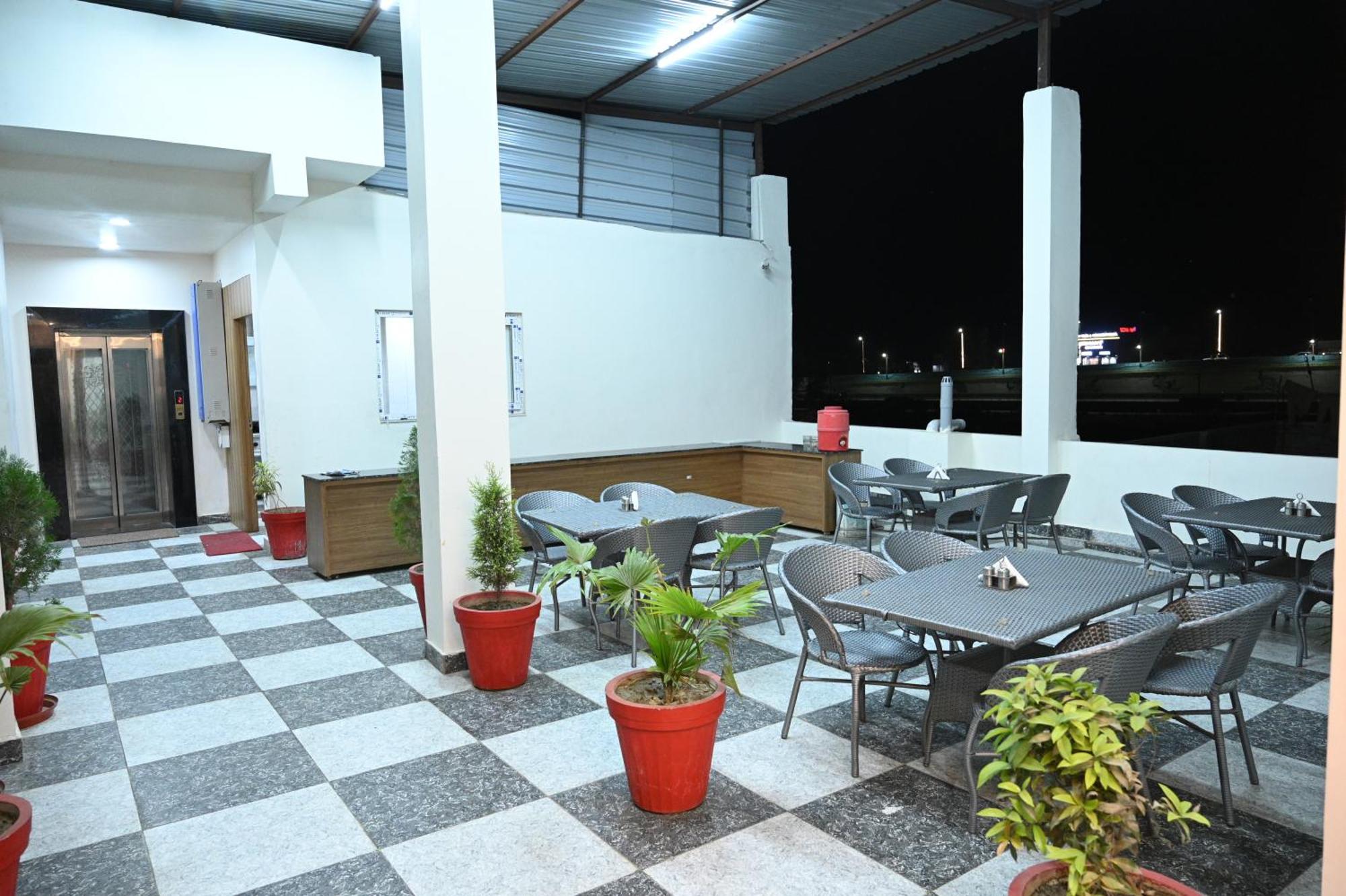 The Janki Hotel Ayodhya Eksteriør billede