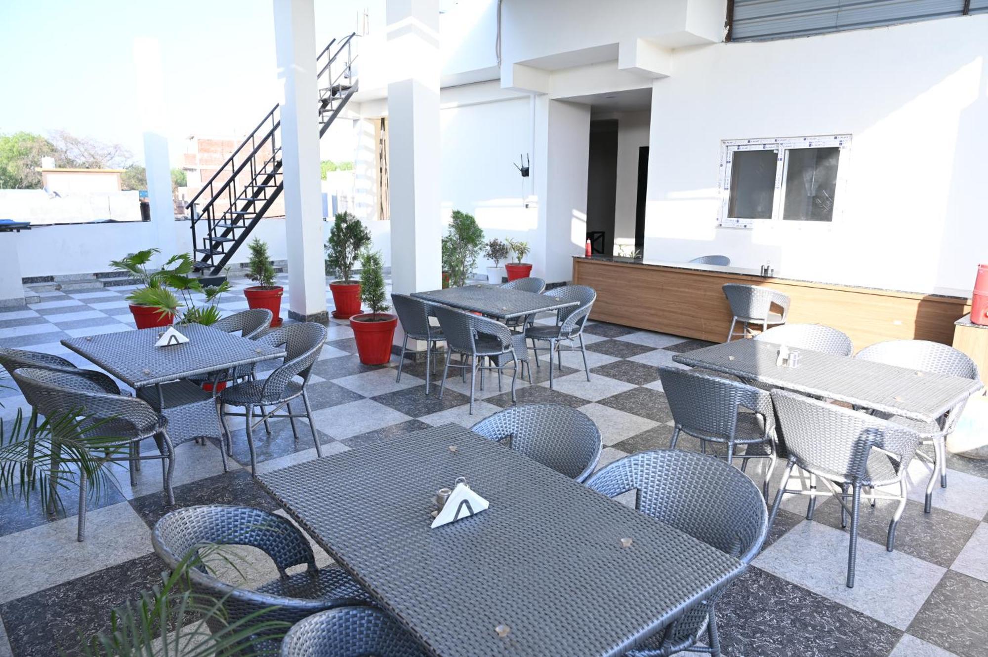 The Janki Hotel Ayodhya Eksteriør billede